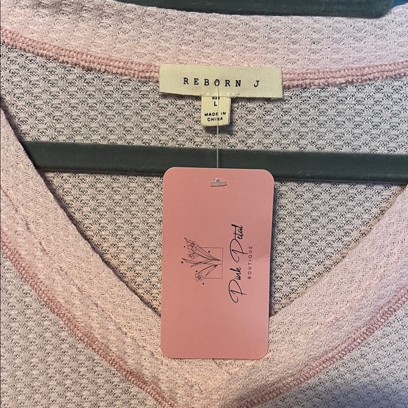 Soft Pink Waffle Knit V-Neck Top - Picture 2 of 4